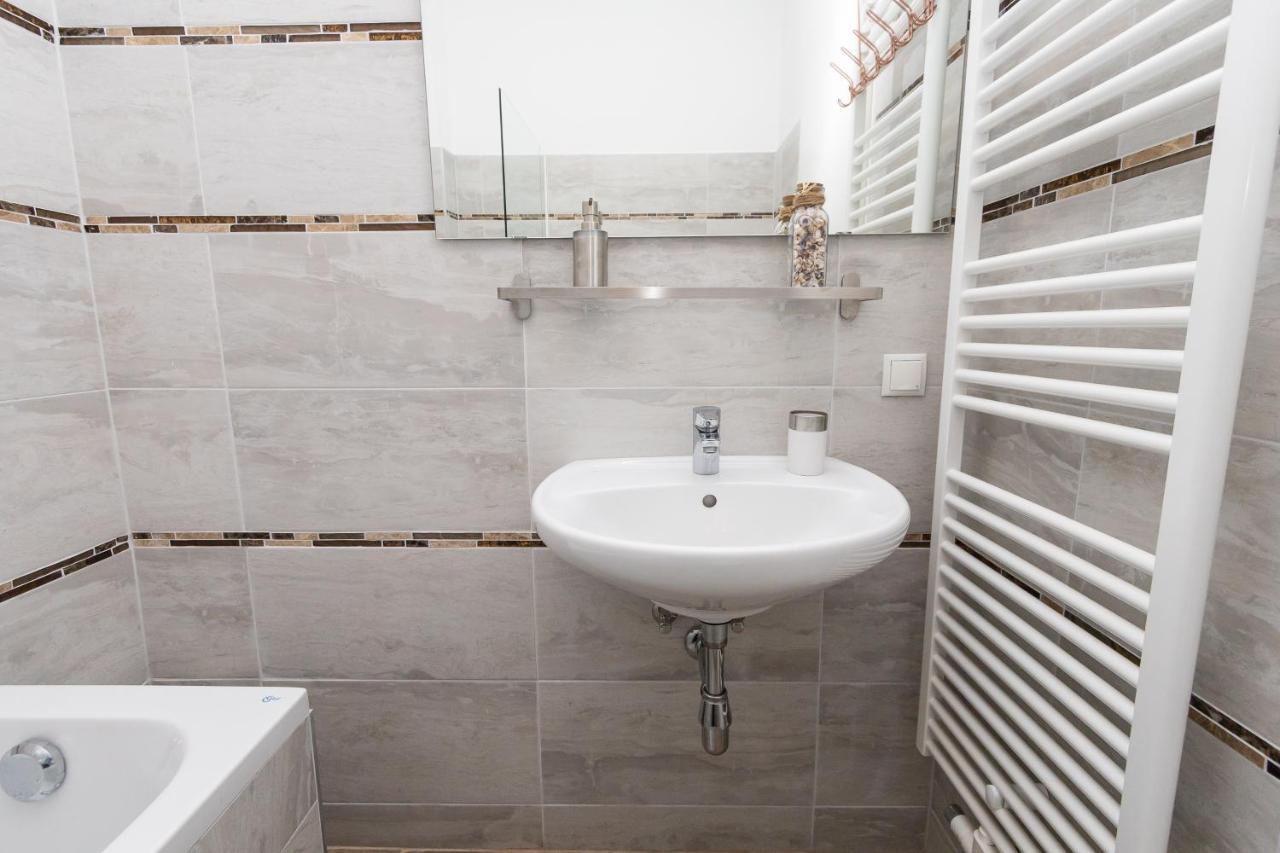 Comfortable Romantic 1 Bedroom Apartment Near Augarten Wien Ngoại thất bức ảnh